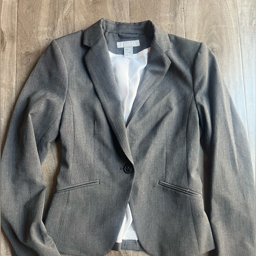 Classic Women's Grey Single-Button Blazer